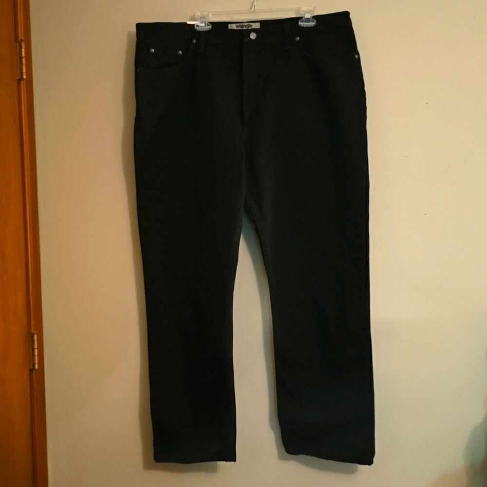 New with tags Wrangler Authentic Men's 42x30 Black Straight Leg Jeans